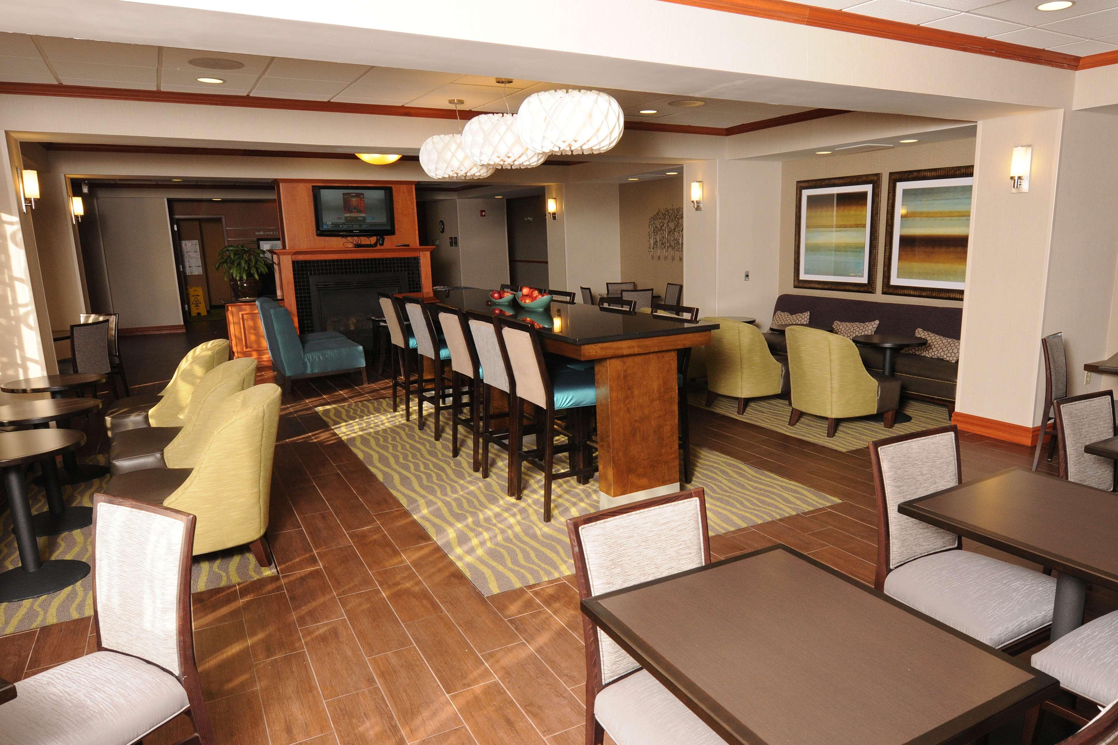Newly Renovated Hampton Inn Omaha West Lakeside Εξωτερικό φωτογραφία