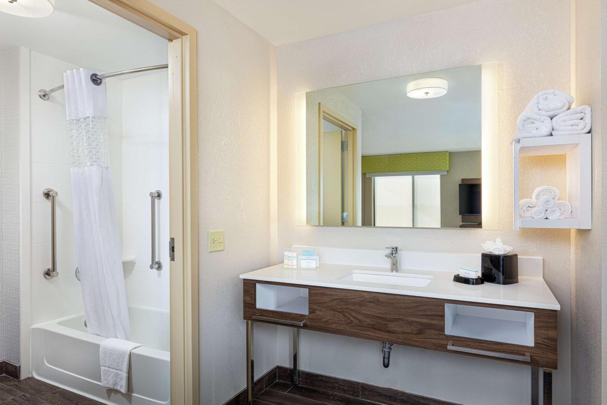Newly Renovated Hampton Inn Omaha West Lakeside Εξωτερικό φωτογραφία