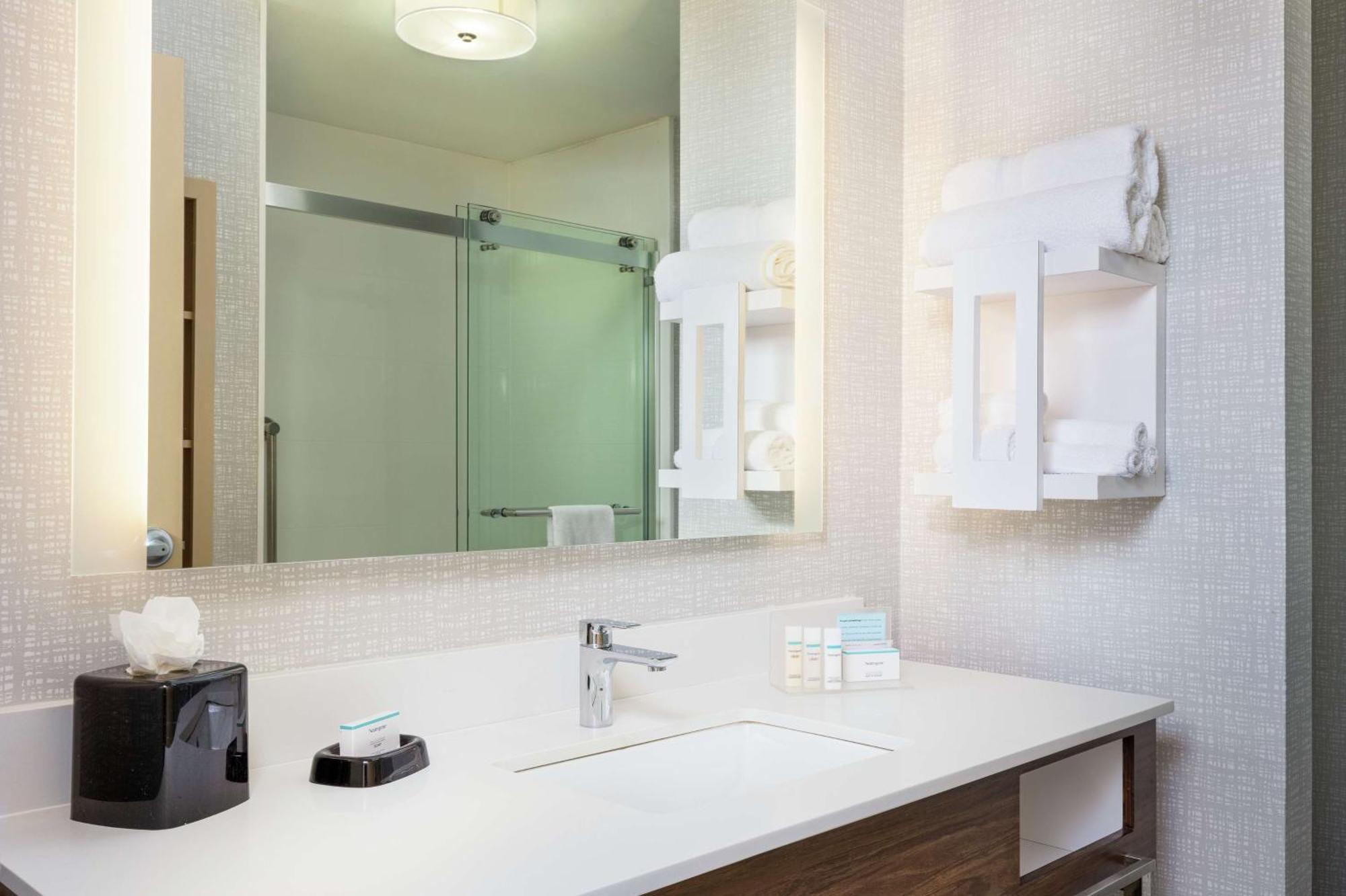 Newly Renovated Hampton Inn Omaha West Lakeside Εξωτερικό φωτογραφία
