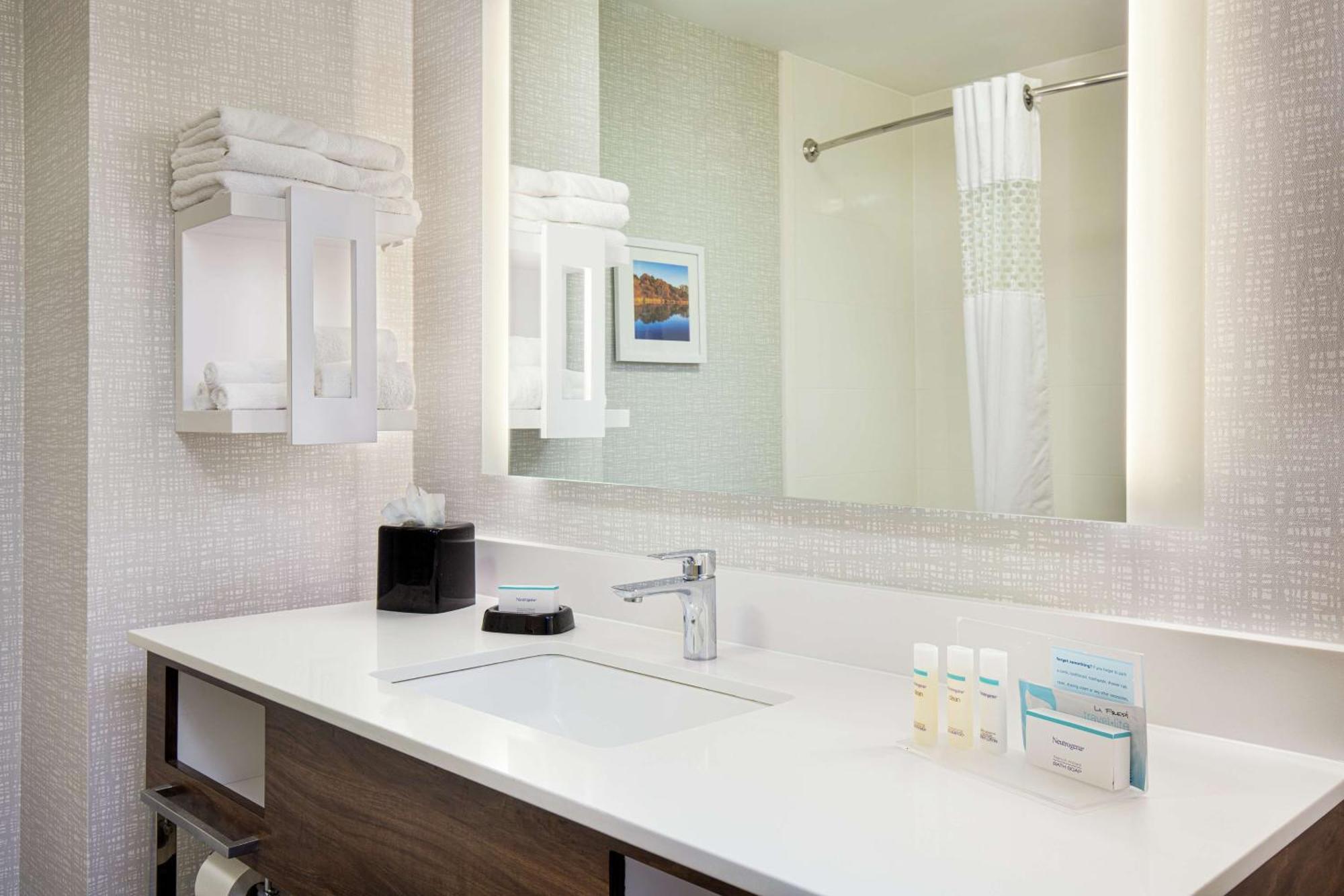 Newly Renovated Hampton Inn Omaha West Lakeside Εξωτερικό φωτογραφία