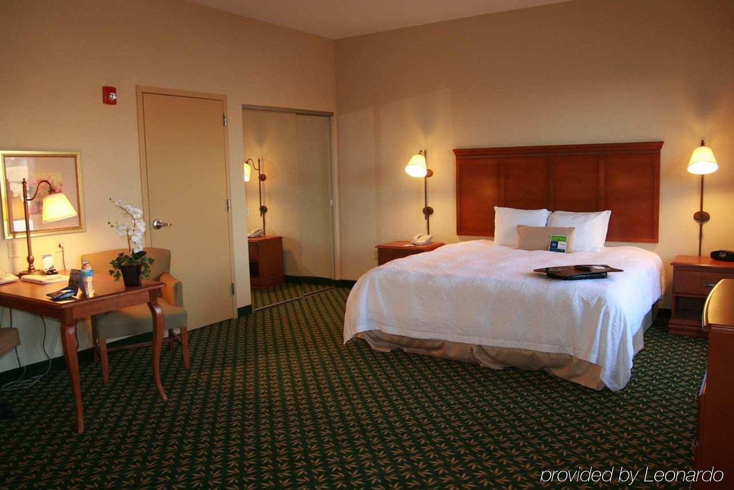 Newly Renovated Hampton Inn Omaha West Lakeside Δωμάτιο φωτογραφία