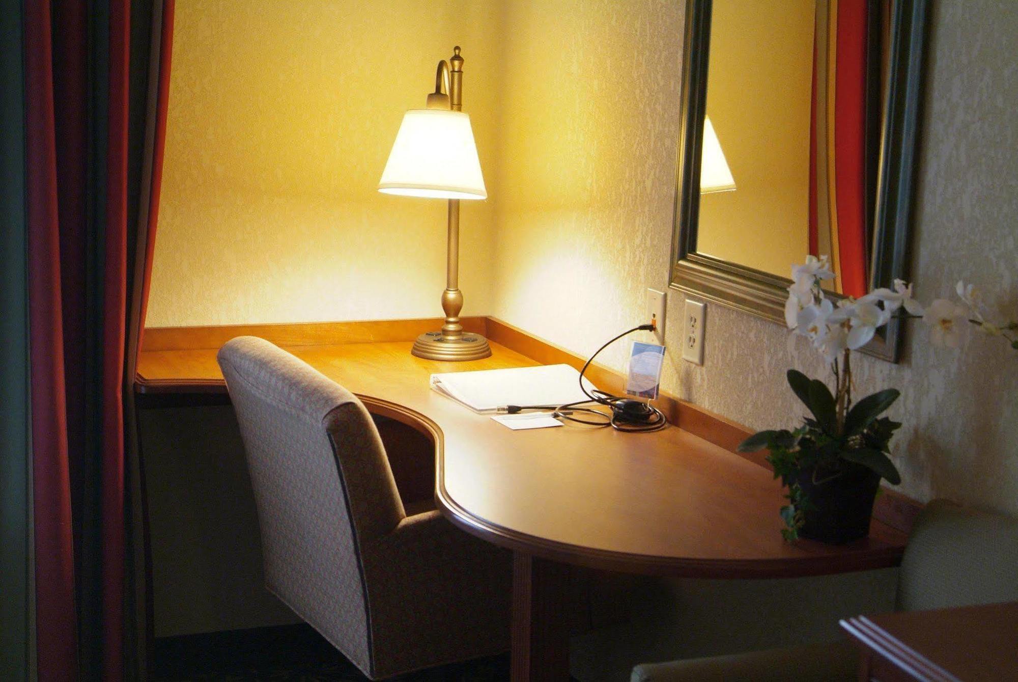 Newly Renovated Hampton Inn Omaha West Lakeside Δωμάτιο φωτογραφία